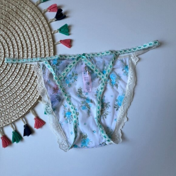 Victoria's Secret Lace Ribbon-Slot String Bikini Panty Floral Medium NEW - Picture 1 of 3